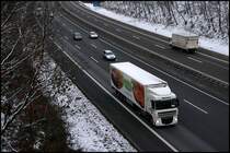 Die Homert hinauf fhrt dieser DAF XF105.460SC  SpaceCab  von MEIBERG mit einem Khlauflieger fr TILLMAN´S. (11.12.2008)