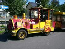 Der Erzgebirgsexpress diente als Zubringer vom Parkplatz zum Veranstalltungsgelnde beim Bulldogtreffen in Burkhardtsdorf. Das Fahrgestell sowie der Antrieb stammen vom Nissan Patrol