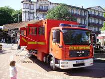 aufgenommen am 13.06.09 in bad harzburg/jungbrunnen
ausstellung der freiwilligen feuerwehr bad harzburg

ELW2
M.A.N TGL 10.210
Fahrgestell M.A.N
Aufbau Binz

Bj2009
gehhrt der freiwilligen feuerwehr harlingerode ot von bad harzburg
fahrzeug steht in der feuerwehrtech.zentrale goslar