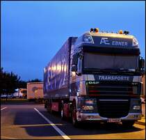 DAF XF105.460SCC  SuperSpaceCab  der AE EBNER TRANSPORTE (ADOLF EBNER Transporte) aus Thalgau/Austria. Mit der ersten Fahrt nach Irland 1980 hat sich das Unternehmen auf England/Irland Transporte spezialisiert. Tglich verkehren die Lkw´s zwischen sterreich und Grobritannien. Thalgau -> Dublin in 38 Stunden! Neben England werden auch Transporte nach Spanien, BeNeLux, Ungarn und Italien durchgefhrt. (10.09.2009)