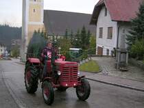 International rackert sich mit einer Abgasfahne in Geiersberg empor; 091026