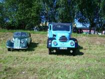 F8 Cabrio und Phnomen Garant K30 auf der Wiese hinter der Burkhardtsdorfer Topfmarktscheune