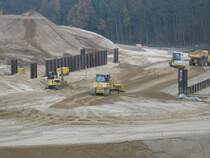 Caterpillar Planierraupe am 16.11.09 bei der Arbeit a.d Baustelle des neuen Schiffhebewerkes Niederfinow