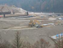 Volvo Dumper beliefert einen Liebherr 914 a.d Baustelle des neuen Schiffhebewerkes Niederfinow