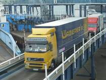 Und wieder traf ich die  WABERER`S.Diesmal mit einem VOLVO-Sattelzug als Diese am 14.November 2009 im Fhrhafen Sassnitz-Mukran das Fhrschiff verlieen.