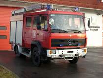 Vor der Feuerwehrwache in Sagard stande am 14.November 2009 dieser Mercedes.

