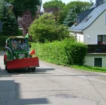 Dieser Eigenbautraktor mit Trabanttechnik nahm an der Rundfahrt beim Bulldogtreffen in Burkhardtsdorf teil