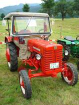 McCormik D322,
3-Zyl.Diesel mit 20PS, gebaut von 1956-62,
Buchenbach 2008