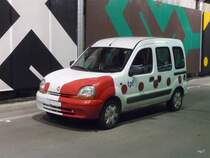 Renault Kangoo der tpf bei denn unterirdischen Bushaltestellen im Bahnhof von Fribourg am 09.11.2009