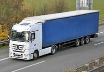 MB Actros 18.44 auf der A 61 bei Rheinbach - 18.11.2009