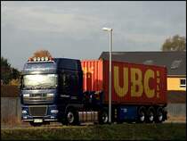 DAF XF95.530(?) von W.SCHOLLMEYER KG aus Sankt Augustin in Menden(Rheinl.). (24.10.2009)