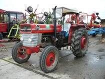 MF 165 steht in der Ausstellung bei L&K in Marlishausen/Thringen am 10.11.2009