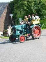 Hanomag R19 biegt in Richtung Seilerweg ein. Er war ebenfalls auf der groen Runde beim Bulldogtreffen Burkhardtsdorf unterwegs.