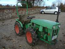 Holder AM-2 ,2-Zyl.2-Takt Diesel,1000ccm/20PS, Vierradlenkung,
von diesem erfolgreichen Spezialschlepper fr Obst-Gemse-und Weinbau
wurden von 1966-72 6270 Stck gebaut,
Buchheim Nov.2009