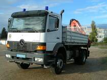 ATEGO mit aufgebautem Hydraulikkran u. Blaulicht ausgerstet;091025