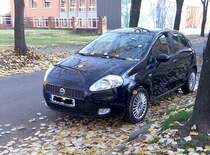Fiat Grande Punto in schwarz.
