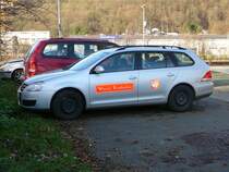 VW Golf Variant vom  Wiener Feinbcker  abgestellt am Bahnhof Gschwitz, 19.11.2009