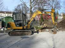 CAT 304.5 des Bauunternehmens Otto Kittel auf einer Baustelle beim Bahnhof Jena-Paradies am 19.11.2009