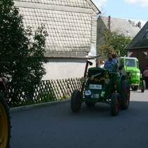 Dieser Gldner A20 wartet auf der Zufahrtsstrae zum Bulldogtreffen Burkhardtsdorf auf seine Vorstellung