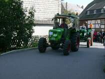 Deutz Allrad Schlepper auf der Zufahrtsstrae zum Bulldogtreffen Burkhardtsdorf