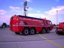 Tankl�schfahrzeug SCHMITZ Pegasus 1/25/3 der Flughafen-Feuerwehr Leipzig-Halle
