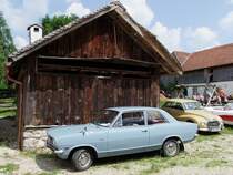VAUXHALL_VIVA-HB,Bj.1967 mit 47PS possiert anl�sslich der Oldtimerausstellung am Gel�nde des Stehrerhofes in Neukirchen/V�ckla;090705