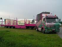 MB1633 des Schaustellerunternehmen  Rieger  mit einem soeben entladenen 4AX-H�nger am Rieder Messegel�nde;090821