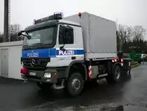 MB Actros 1844 der Bundespolizei steht einsatzbereit am Bahnhof Sportfeld in Frankfurt/Main, 05.12.2009