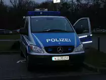 MB Vito als Lautsprecher-Kfz. der LaPo Hessen eingesetzt im Bereich Bahnhof Sportfeld in Frankfurt/Main am 05.12.2009