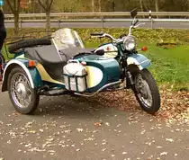 sch�n rausgeputzes Seitenwagengespann,vermutlich russisches Modell,Okt. 2008