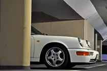was versteckt sich da hinterm Pfeiler; - ein Traum in Wei�, Porsche 911 in der Gro�garage