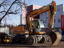 Liebherr-904 der Fa. Mitter anl�sslich einer Bahn�bergangbaustelle in Ried i.I.;0911222