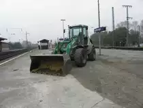 Atlas 70 steht auf dem Bahnsteig in Gro�heringen am 22.10.2009