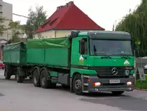 ACTROS 2543 verl�sst das Lagerhaus Ried i.I.;090730