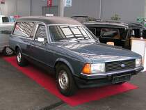 FORD, Oldtimer-Leichenwagen wird anl�sslich der Bestatter-Messe (Devota) in Ried i.I. zur Schau gestellt; 090927