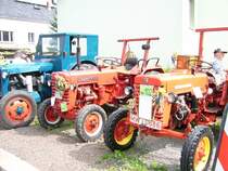 Mc Cormic D324 und ein RS 01/40 auf dem gelnde der Burkhardtsdorfer Zwnitztalhalle zum 10. Bulldogtreffen 2007