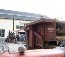 Die 1911 gebaute Lanz Dampflokomobile war beim 10. Bulldogtreffen in Burkhardtsdorf im Einsatz. Sie trieb die vereinseigene Dreschmaschine an.
