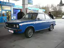 DAF 66 wird an einer Tankstelle in W�rzburg am 12.12.2009 betankt.