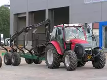 Lindner_GeoTrac73 mit einem �lteren Forstanh�nger von KRONOS vor einer Werkstatt in Ried i.I.;090929