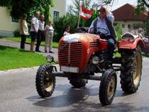 STEYR188 will mit hurtigem Tempo noch unbedingt bei der Oldtimerrundfahrt in Neukirchen/V�ckl teilnehmen;090507