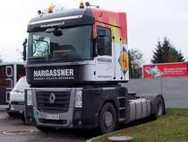 RENAULT-Zugmaschine f�r einen BIO-Heizungshersteller wurde soeben im Beschriftungszentrum Ried i.I. am Abholparkplatz bereitgestellt;091115