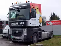 RENAULT-Zugmaschine f�r einen BIO-Heizungshersteller wurde soeben im Beschriftungszentrum Ried i.I. am Abholparkplatz bereitgestellt;091115