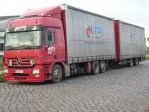 Dieser aus Thringen gekommene Mercedes Hngerzug knnte sich am 08.Dezember 2009 im Industriegelnde von Bergen/Rgen eine Pause.