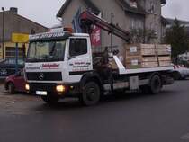 Dafr ist der Mercedes-Abschlepper auch geeignet.Aufgenommen am 07.Dezember 2009 in Bergen/Rgen