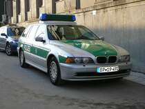 5er BMW der Bundespolizei ist abgestellt vor der Bundespolizeiinspektion in Erfurt