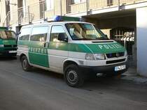 VW T 4 der Bundespolizei steht am 15.12.2009 vor der Bundespolizeiinspektion in Erfurt