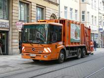MB Econic als Mllfahrzeug unterwegs in Erfurt am 15.12.2009