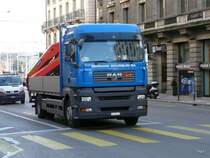 MAN Lastwagen unterwegs in der Stadt Genf am 11.12.2009