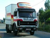 MB Roadrunner  eines Wiener Schaustellerbetriebes ist schon wieder am Weg um weitere Anhnger zum Volksfestgelnde in Ried i.I. heranzukarren;090820