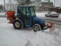 Diesen kleinen Minitraktor von ISEKI erwischte ich am Morgen vom 18.Dezember 2009 vor meiner Haustr.